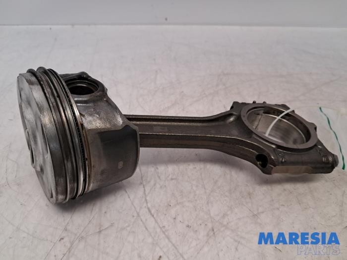 Gebruikte Drijfstang Alfa Romeo 159 Sportwagon (939BX) 1.8 TBi 16V Prijs € 65,75 Margeregeling aangeboden door Maresia Parts