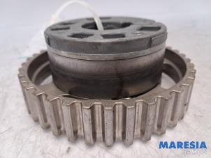 Gebruikte Nokkenas Tandwiel Peugeot 208 I (CA/CC/CK/CL) 1.0 Vti 12V PureTech Prijs € 35,00 Margeregeling aangeboden door Maresia Parts