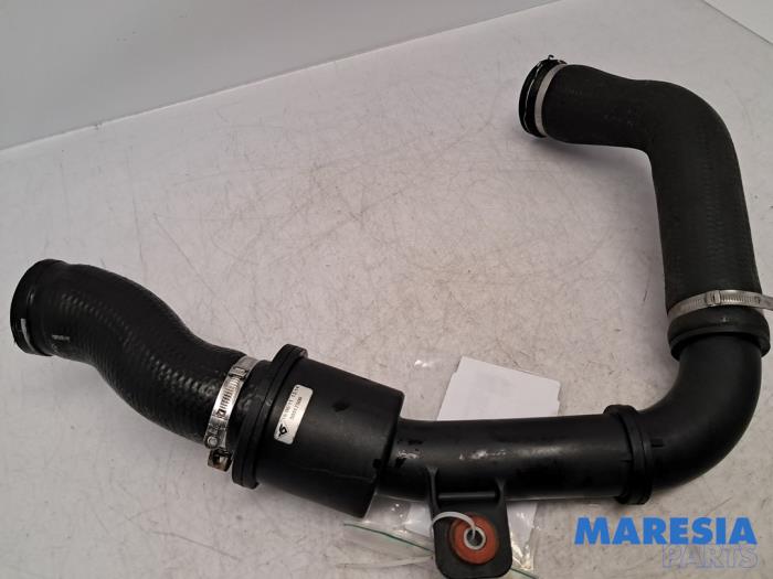 Gebruikte Intercooler Slang Alfa Romeo Giulietta (940) 1.4 TB 16V MultiAir Prijs € 44,99 Margeregeling aangeboden door Maresia Parts