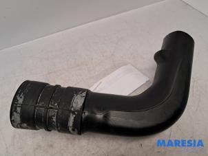 Gebruikte Luchtinlaat slang Renault Grand Scénic III (JZ) 2.0 16V CVT Prijs € 15,00 Margeregeling aangeboden door Maresia Parts
