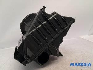 Gebruikte Luchtfilterhuis Renault Grand Scénic III (JZ) 2.0 16V CVT Prijs € 39,95 Margeregeling aangeboden door Maresia Parts