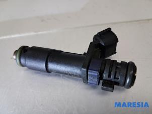 Gebruikte Injector (benzine injectie) Peugeot 307 SW (3H) 2.0 16V Prijs € 20,00 Margeregeling aangeboden door Maresia Parts