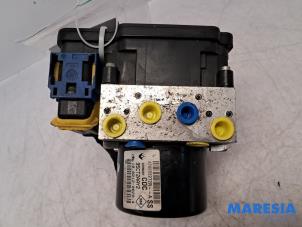 Gebruikte ABS Pomp Renault Grand Scénic III (JZ) 2.0 16V CVT Prijs € 198,00 Margeregeling aangeboden door Maresia Parts