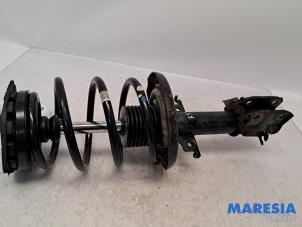 Gebruikte Mac Phersonpoot rechts-voor Renault Grand Scénic III (JZ) 2.0 16V CVT Prijs € 35,00 Margeregeling aangeboden door Maresia Parts