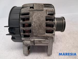 Gebruikte Dynamo Renault Grand Scénic III (JZ) 2.0 16V CVT Prijs € 50,00 Margeregeling aangeboden door Maresia Parts