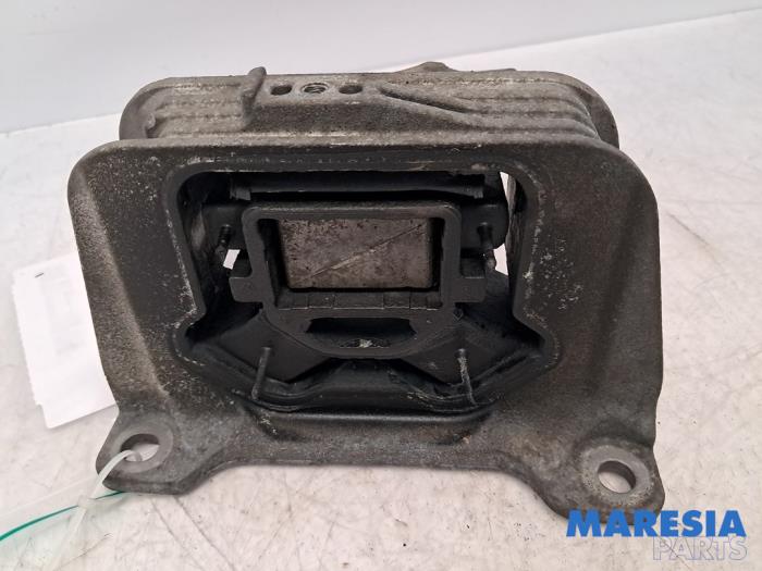 Gebruikte Motorsteun Renault Master III (FV) 2.3 dCi 170 16V FWD Prijs € 42,29 Inclusief btw aangeboden door Maresia Parts