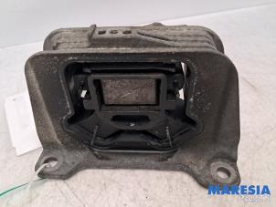 Gebruikte Motorrubber Renault Master III (FV) 2.3 dCi 170 16V FWD Prijs € 42,29 Inclusief btw aangeboden door Maresia Parts