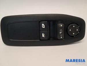 Gebruikte Combischakelaar ramen Peugeot 208 I (CA/CC/CK/CL) 1.2 Vti 12V PureTech 82 Prijs € 40,00 Margeregeling aangeboden door Maresia Parts