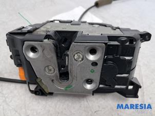 Gebruikte Deurslot Mechaniek 2Deurs links Renault Master III (FV) 2.3 dCi 170 16V FWD Prijs € 78,59 Inclusief btw aangeboden door Maresia Parts