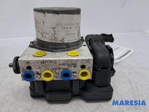 Gebruikte ABS Pomp Renault Master III (FV) 2.3 dCi 170 16V FWD Prijs € 363,00 Inclusief btw aangeboden door Maresia Parts
