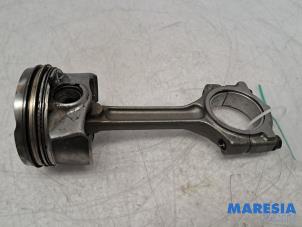 Gebruikte Drijfstang Renault Twingo III (AH) 1.0 SCe 70 12V Prijs € 50,00 Margeregeling aangeboden door Maresia Parts