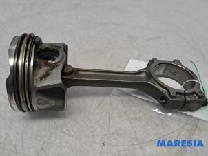 Gebruikte Drijfstang Renault Twingo III (AH) 1.0 SCe 70 12V Prijs € 50,00 Margeregeling aangeboden door Maresia Parts