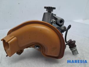 Gebruikte Oliepomp Renault Twingo III (AH) 1.0 SCe 70 12V Prijs € 40,00 Margeregeling aangeboden door Maresia Parts