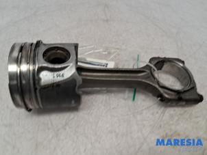 Gebruikte Drijfstang Alfa Romeo Giulia (952) 2.2d 150 16V Prijs € 85,00 Margeregeling aangeboden door Maresia Parts