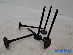 Gebruikte Inlaatklep Citroen DS3 (SA) 1.2 12V PureTech 82 Prijs € 25,00 Margeregeling aangeboden door Maresia Parts