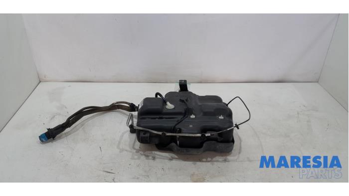 Gebruikte Ureumreservoir Renault Trafic (1FL/2FL/3FL/4FL) 1.6 dCi 125 Twin Turbo Prijs € 350,90 Inclusief btw aangeboden door Maresia Parts