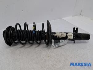 Gebruikte Schokdemper links-voor Citroen C4 Cactus (0B/0P) 1.2 PureTech 110 12V Prijs € 35,00 Margeregeling aangeboden door Maresia Parts