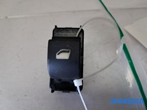 Gebruikte Ruit schakelaar elektrisch Citroen Berlingo Cinqspace, Multispace 1.6 VTi 120 16V Prijs € 12,10 Margeregeling aangeboden door Maresia Parts