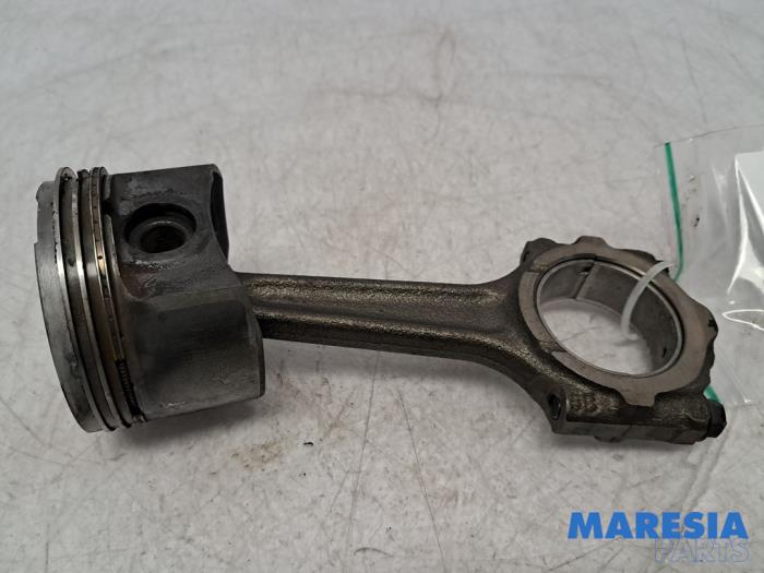Gebruikte Drijfstang Fiat Panda (169) 1.2 Fire Prijs € 35,00 Margeregeling aangeboden door Maresia Parts