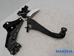 Gebruikte Schuifdeurrol rechts Citroen Berlingo Cinqspace, Multispace 1.6 VTi 120 16V Prijs € 60,00 Margeregeling aangeboden door Maresia Parts