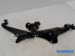 Gebruikte Schuifdeurrol links Citroen Berlingo Cinqspace, Multispace 1.6 VTi 120 16V Prijs € 60,00 Margeregeling aangeboden door Maresia Parts