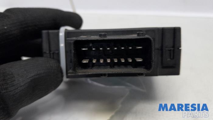 Cabriokap computer van een Fiat 500C (312) 1.2 69 2011