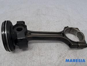 Gebruikte Drijfstang Renault Master III (MA/MB/MC/MD/MH/MF/MG/MH) 2.3 dCi 135 16V FWD Prijs € 151,25 Inclusief btw aangeboden door Maresia Parts