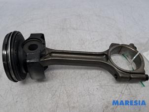 Gebruikte Drijfstang Renault Master III (MA/MB/MC/MD/MH/MF/MG/MH) 2.3 dCi 135 16V FWD Prijs € 151,25 Inclusief btw aangeboden door Maresia Parts