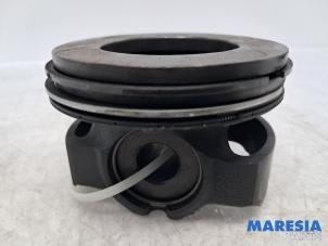 Gebruikte Zuiger Renault Master III (MA/MB/MC/MD/MH/MF/MG/MH) 2.3 dCi 135 16V FWD Prijs € 72,60 Inclusief btw aangeboden door Maresia Parts