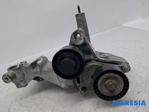 Gebruikte Dynamosteun boven Renault Master III (MA/MB/MC/MD/MH/MF/MG/MH) 2.3 dCi 135 16V FWD Prijs € 54,45 Inclusief btw aangeboden door Maresia Parts