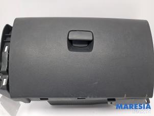 Gebruikte Dashboardkastje Renault Trafic (1FL/2FL/3FL/4FL) 1.6 dCi 125 Twin Turbo Prijs € 58,56 Inclusief btw aangeboden door Maresia Parts