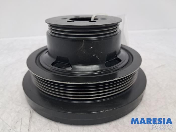 Gebruikte Krukas Poelie Peugeot 5008 II (M4/MC/MJ/MR) 1.2 12V e-THP PureTech 130 Prijs € 24,99 Margeregeling aangeboden door Maresia Parts