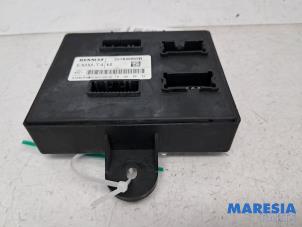 Gebruikte Module Bodycontrol Renault Clio IV (5R) 0.9 Energy TCE 90 12V Prijs € 69,99 Margeregeling aangeboden door Maresia Parts