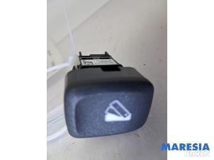 Gebruikte Schakelaar Kachel Renault Zoé (AG) R90 Prijs € 15,00 Margeregeling aangeboden door Maresia Parts