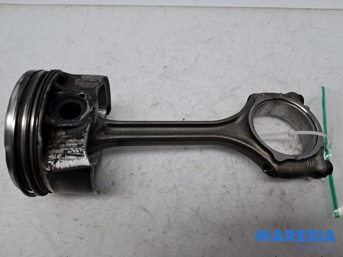 Gebruikte Drijfstang Opel Astra K Sports Tourer 1.2 Turbo 12V Prijs € 59,99 Margeregeling aangeboden door Maresia Parts
