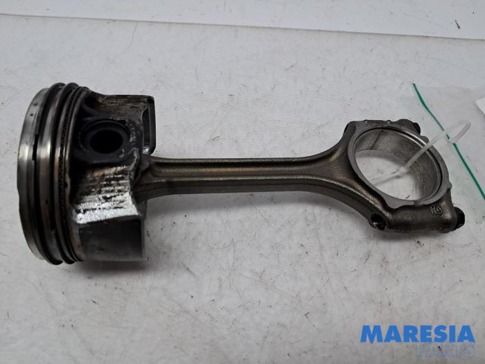 Gebruikte Drijfstang Opel Astra K Sports Tourer 1.2 Turbo 12V Prijs € 59,99 Margeregeling aangeboden door Maresia Parts