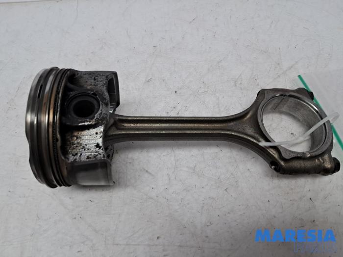 Gebruikte Drijfstang Opel Astra K Sports Tourer 1.2 Turbo 12V Prijs € 59,99 Margeregeling aangeboden door Maresia Parts