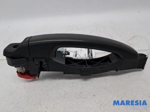 Gebruikte Deurgreep 2Deurs links Renault Trafic (1FL/2FL/3FL/4FL) 1.6 dCi 125 Twin Turbo Prijs € 114,95 Inclusief btw aangeboden door Maresia Parts