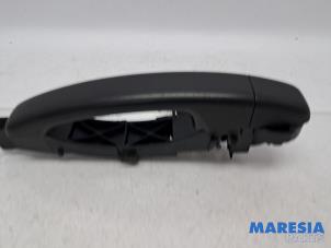 Gebruikte Deurgreep 2Deurs rechts Renault Trafic (1FL/2FL/3FL/4FL) 1.6 dCi 125 Twin Turbo Prijs € 90,75 Inclusief btw aangeboden door Maresia Parts