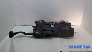 Gebruikte Tank Opel Vivaro 1.6 CDTi BiTurbo Prijs € 290,40 Inclusief btw aangeboden door Maresia Parts