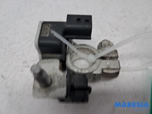 Gebruikte Accu sensor Renault Trafic (1FL/2FL/3FL/4FL) 1.6 dCi 125 Twin Turbo Prijs € 66,55 Inclusief btw aangeboden door Maresia Parts