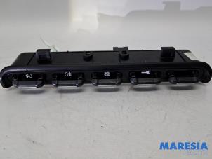 Gebruikte Mistlamp Schakelaar Alfa Romeo Giulietta (940) 1.4 TB 16V MultiAir Prijs € 39,99 Margeregeling aangeboden door Maresia Parts