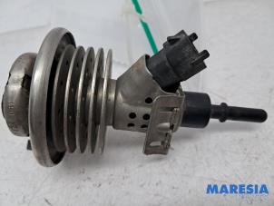 Gebruikte Adblue injector Renault Trafic (1FL/2FL/3FL/4FL) 1.6 dCi 125 Twin Turbo Prijs € 181,50 Inclusief btw aangeboden door Maresia Parts