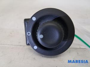 Gebruikte Spiegel Schakelaar Renault Trafic (1FL/2FL/3FL/4FL) 1.6 dCi 125 Twin Turbo Prijs € 12,09 Inclusief btw aangeboden door Maresia Parts