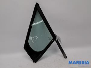 Gebruikte Ruit Driehoek links-voor Peugeot 308 (4A/C) 1.6 16V THP 150 Prijs € 35,00 Margeregeling aangeboden door Maresia Parts