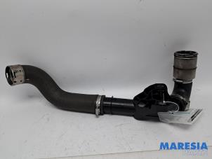 Gebruikte Intercooler Buis Opel Vivaro 1.6 CDTi BiTurbo Prijs € 90,75 Inclusief btw aangeboden door Maresia Parts