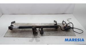 Gebruikte Trekhaak Peugeot 3008 I (0U/HU) 2.0 HYbrid4 16V Prijs € 119,99 Margeregeling aangeboden door Maresia Parts