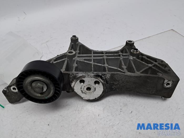 Gebruikte Dynamosteun onder Fiat Panda (312) 0.9 TwinAir 60 Prijs € 40,00 Margeregeling aangeboden door Maresia Parts