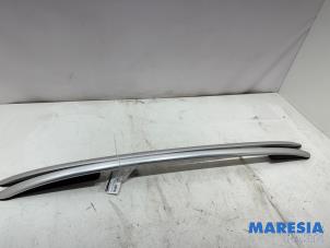 Gebruikte Dakrail set Renault Clio IV Estate/Grandtour (7R) 0.9 Energy TCE 90 12V Prijs € 60,00 Margeregeling aangeboden door Maresia Parts