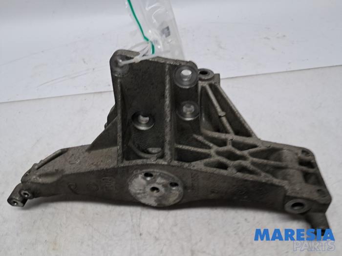 Gebruikte Dynamosteun boven Alfa Romeo MiTo (955) 1.4 TB 16V Prijs € 49,95 Margeregeling aangeboden door Maresia Parts